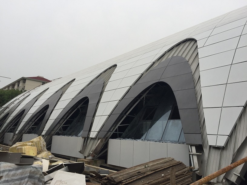 拓佳YX65-400鋁鎂錳板在武漢地質(zhì)大學(xué)游泳館項(xiàng)目完美驗(yàn)收